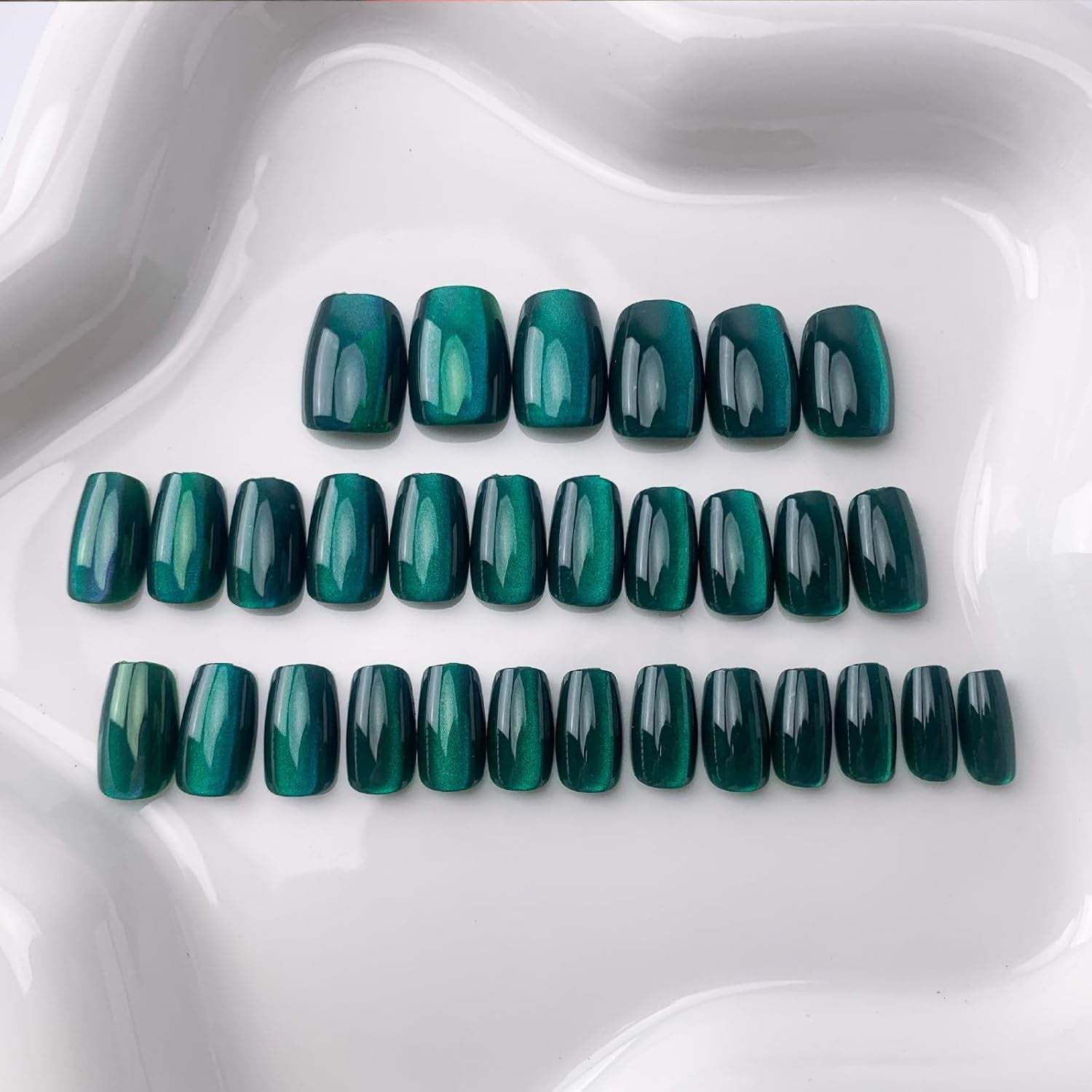 Dark Green Press on Nails Short Square Fake Nails Cat Eye Acrylic Nails Ombre Artificial Nails Glue on Nails Glossy Squoval False Nails Xmas Stick on Nails for Women 30Pcs